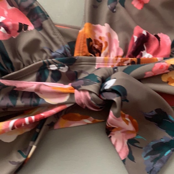 Shade & Shore | Floral Bikini Top Size Medium - Picture 3 of 8